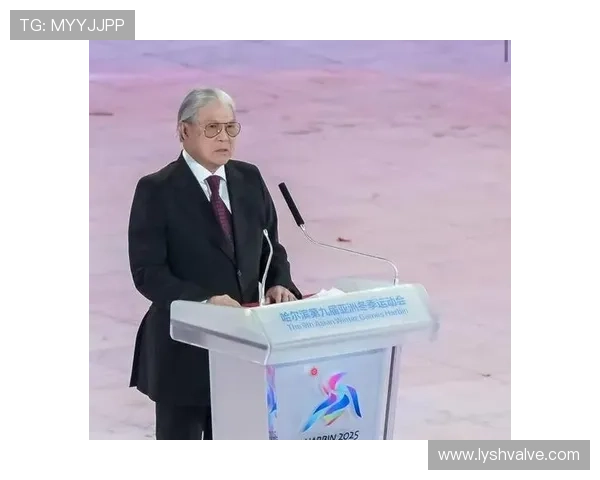 霍震霆荣膺亚洲之钻奖闪耀亚足联2025年度颁奖典礼舞台 霍震霆荣膺亚洲之钻奖闪耀亚足联2025年度颁奖典礼舞台