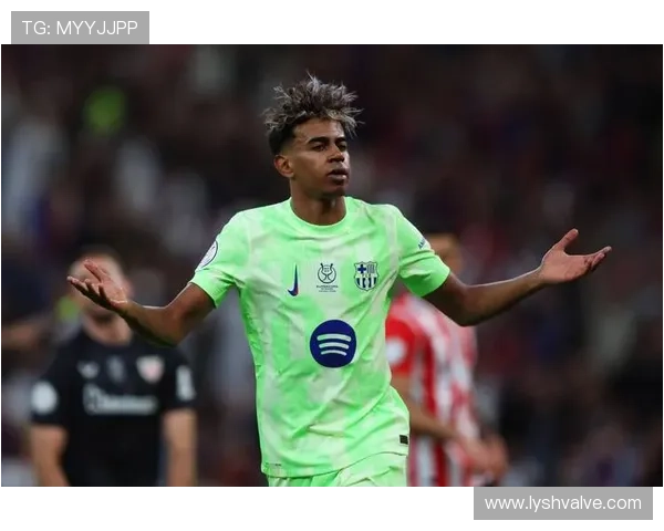 世体:拉菲尼亚因伤无法出战皇马 将在替补席后方观赛全力支持球队 世体:拉菲尼亚因伤无法出战皇马 将在替补席后方观赛全力支持球队